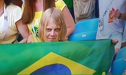 Após 4 anos, 'Psicopata do Hexa' reaparece torcendo pelo Brasil