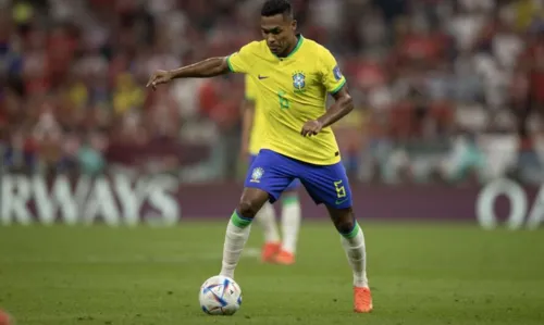 Alex Sandro sofreu uma lesão no músculo do quadril