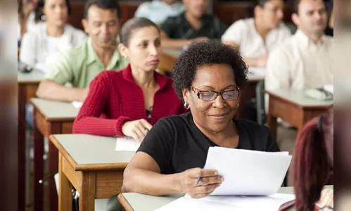 Educação de Arapongas informa sobre matrículas e rematrículas da EJA
