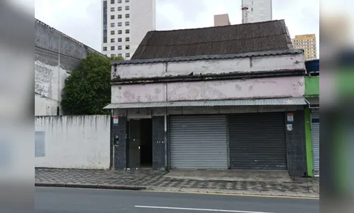 Homem é assassinado a tiros dentro de pensionato no Paraná