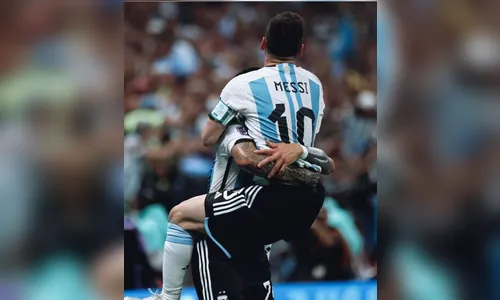Messi brilha no milésimo jogo, Argentina vence Austrália e avança