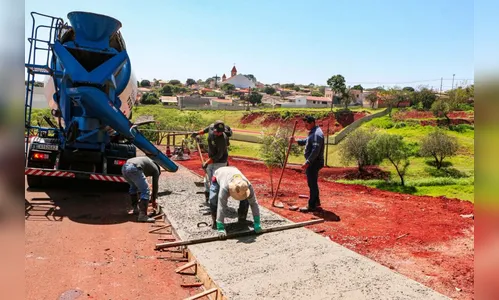 Revitalização do Japira avança com concretagem de calçada e mirante