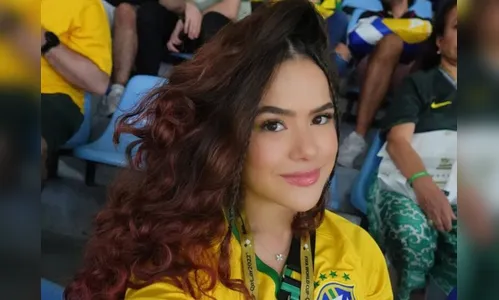 Com 20 anos, a apresentadora divertiu os  seus seguidores do Twitter ao afirmam que teria se apaixonado... no aeroporto