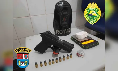Após roubo de pistola, PM prende dois suspeitos de tráfico de drogas