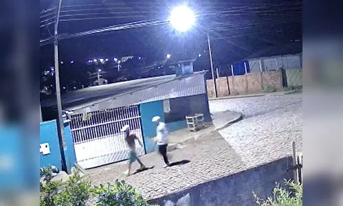 Sitiante bebe, dorme na calçada, é agredido e tem moto roubada