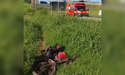 Homem é levado para hospital após cair de moto na BR-369