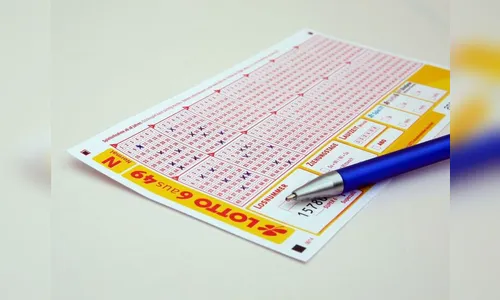 Homem ganha 30 milhões na loteria chinesa, mas não divide com família