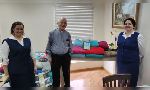 Monsenhor Roberto Carrara doa cobertores ao Hospital Materno Infantil