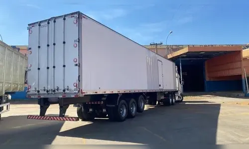 Carreta de supermercado é arrombada para furto de mercadorias