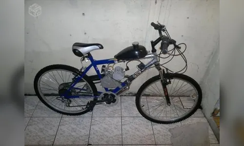 Garotos se expõe a riscos ao fugir da PM com bicicletas motorizadas