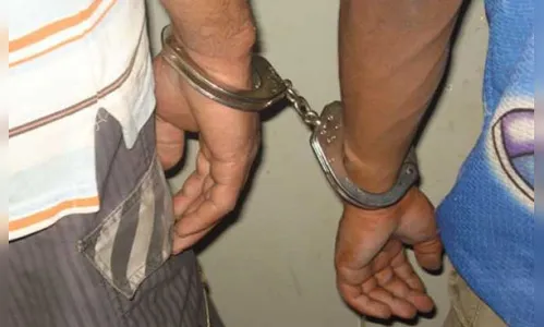 Briga em família termina com irmãos presos, por desacato e danos