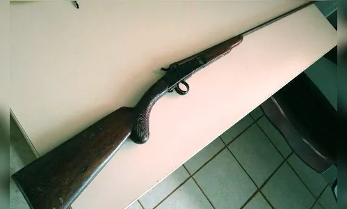 Homem é preso após ameaçar patrão com arma de fogo, em S. João do Ivaí