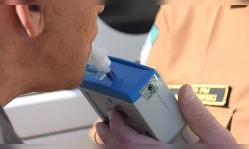 Motorista embriagado bate contra 2 carros da Prefeitura de Ivaiporã