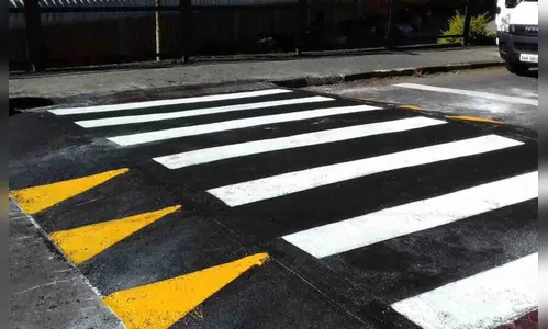 Pai e filho quase são atropelados sobre faixa de pedestre em Ivaiporã