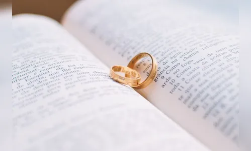 Padre é afastado após celebrar cerimônia com casais gays em SP