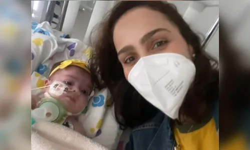 No hospital, Leticia Cazarré celebra gols do Brasil ao lado de filha
