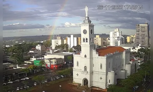 Câmera flagra arco-íris no entorno da Catedral de Apucarana