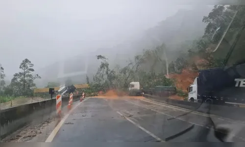 Deslizamento na BR-376 tem ao menos 30 desaparecidos, dizem bombeiros