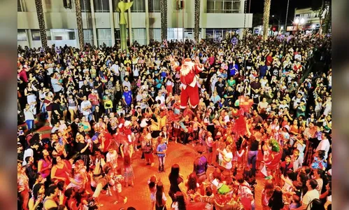 Chegada do Papai Noel marca início da programação natalina; assista