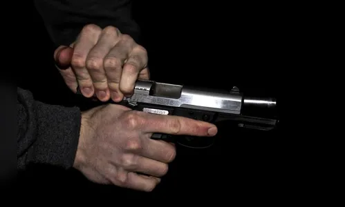 Jovem de 21 anos é assassinado dentro de casa em Sabáudia