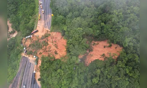 Buscas por vítimas de deslizamento na BR-376 seguem nesta quinta (1º)