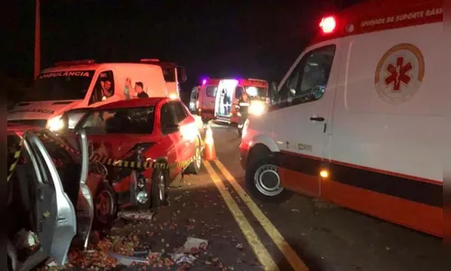Acidente na PR-082 deixa um morto e cinco pessoas feridas