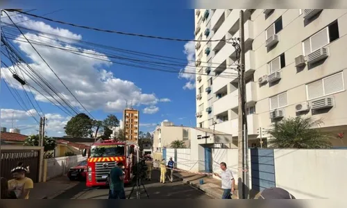 Apartamento fica destruído após incêndio em Maringá