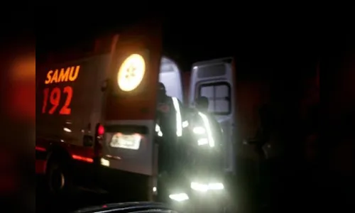 Motorista tem as duas pernas esmagadas pelo próprio caminhão no PR