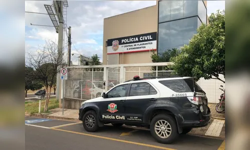 Bebê de um ano morre ao ser esquecido dentro de carro