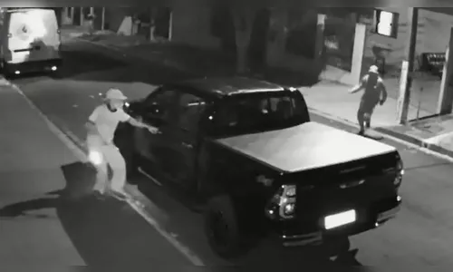 Ladrões invadem casa e roubam Hilux em Arapongas; veja o flagrante