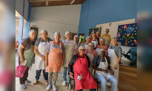 Idosos participam de curso de cuidados com alimentação e saúde