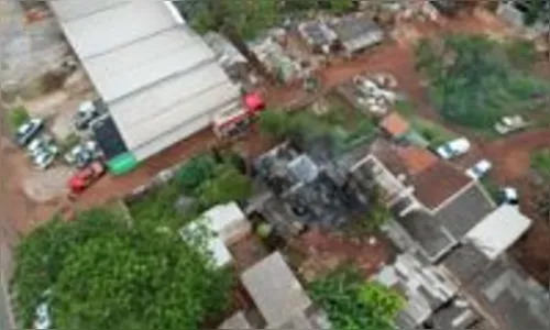 Incêndio atinge duas casas em Londrina; homem fica ferido