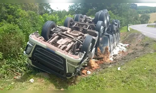 Motorista cai em ribanceira e capota ao desviar de bloqueio na BR-376