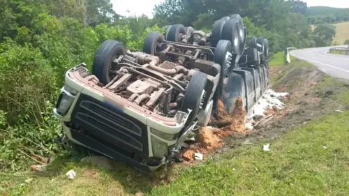 O tombamento foi no sentido São José dos Pinhais