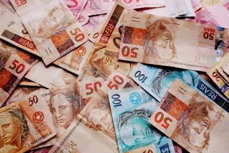 Os bandidos levaram R$ 4 mil em dinheiro da casa da vítima