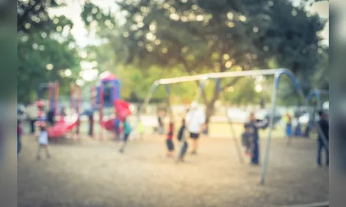 Mulher e filhas são vítimas de importunação sexual em parque infantil