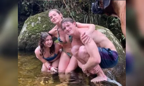 Leticia Spiller toma banho de rio com os filhos: 'A vida é tão rara'