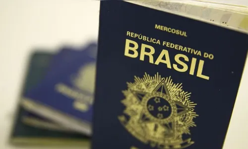 Secretário promete liberar verba para retomar emissão de passaportes