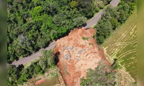 Estado inicia obras em trecho da PR-182 interditado após deslizamento
