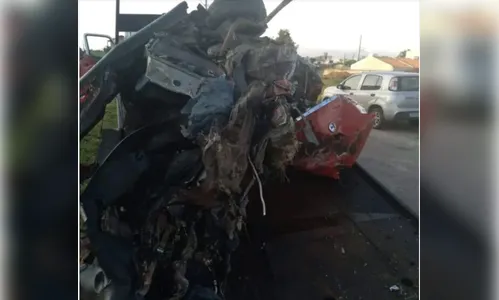Policial morre na hora após carro atingir trem no Paraná