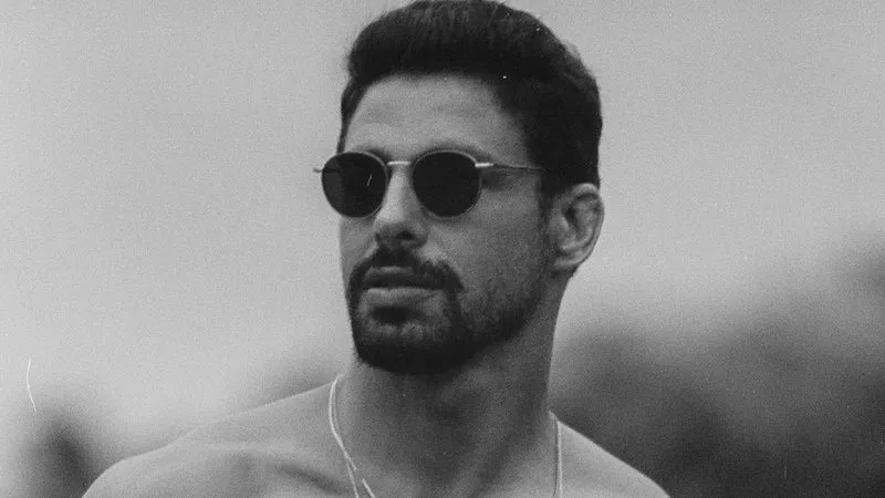 Cauã Reymond (42) roubou a cena nas redes sociais na manhã desta quinta