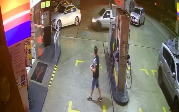Imagens de segurança registraram a situação, que ocorreu na noite de terça-feira (20)