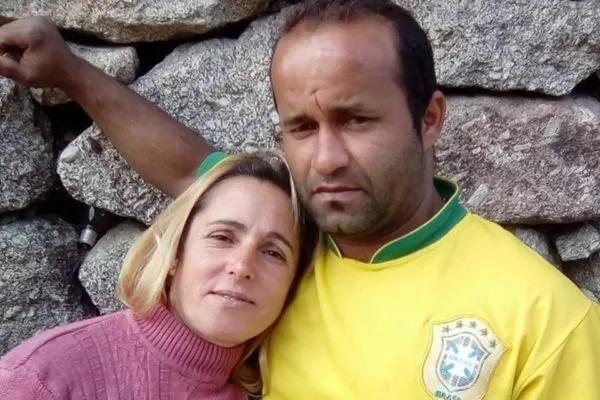 Leandro não aceitou o fim do relacionamento e, no dia 11 de março, foi até a casa da vítima com duas facas
