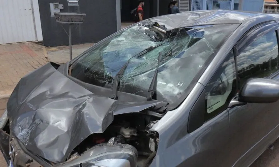 Motociclista morre após ser atingido por carro em Cascavel.