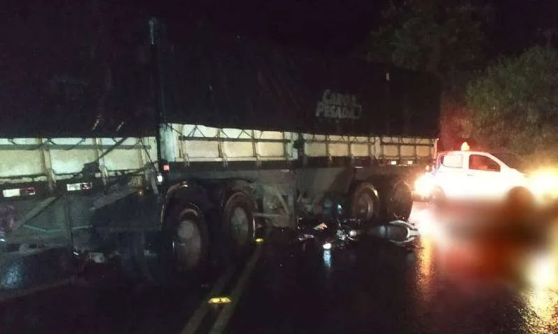 O acidente aconteceu na noite desta quarta-feira (28)