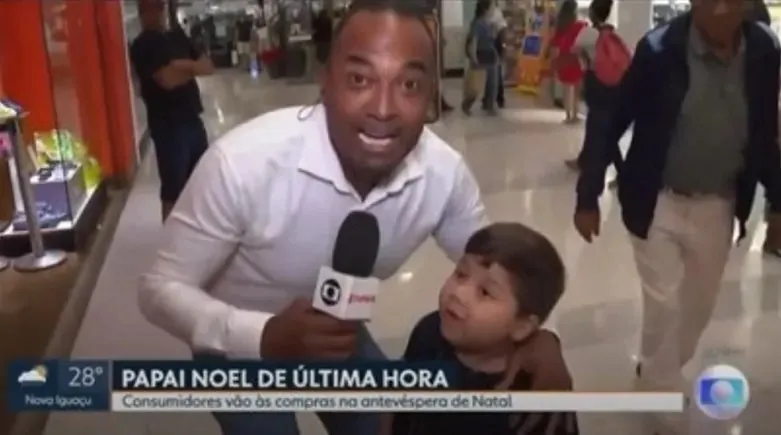 O jornalista Alexandre Henderson foi surpreendido por um garoto ao vivo