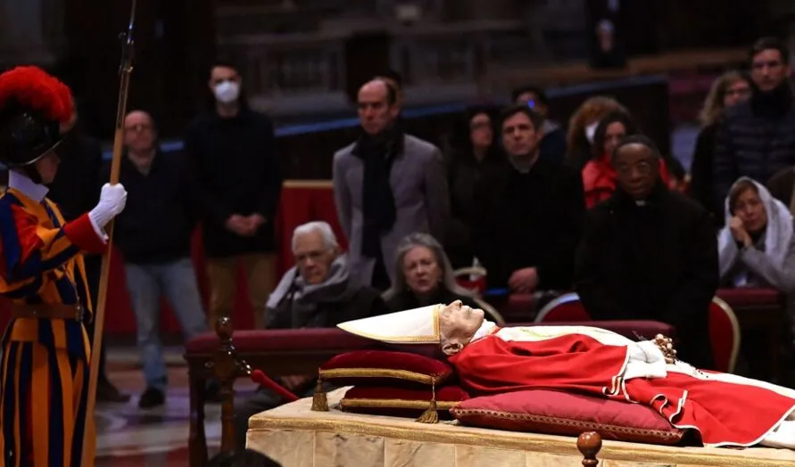 O papa emérito Bento XVI morreu no último sábado (31), com 95 anos