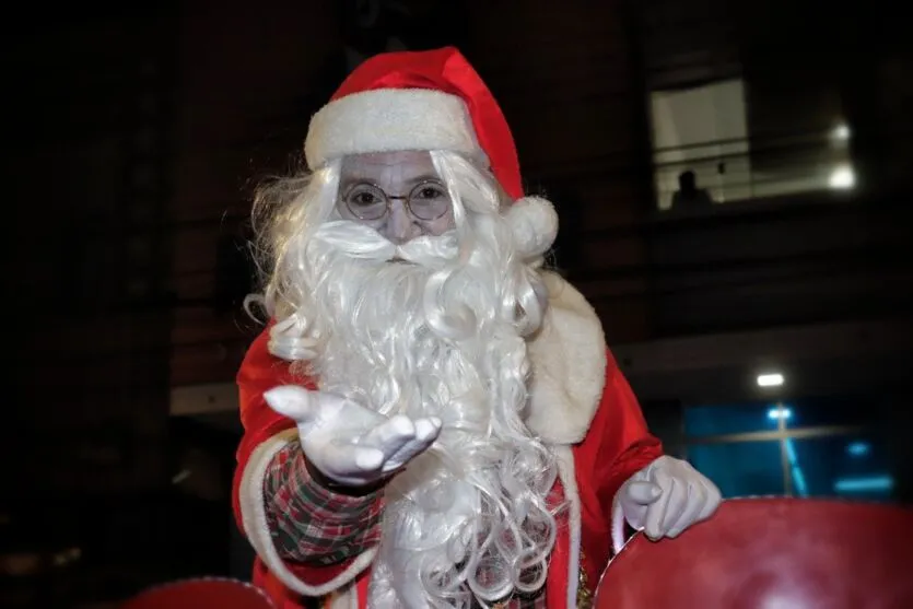 “ Grande Desfile de Natal de Arapongas” encantou as famílias araponguenses