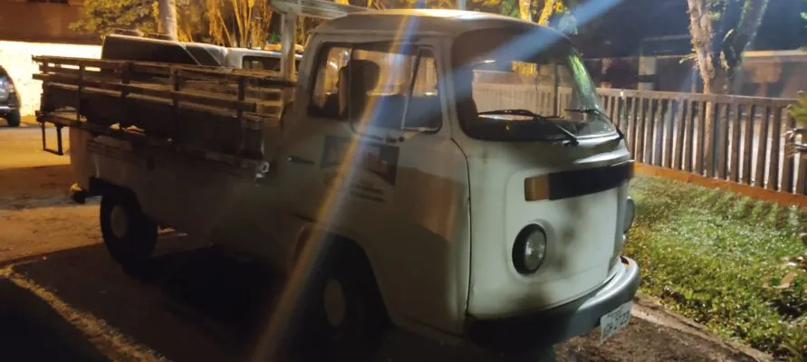 A Kombi furtada em ARapongas foi encontrada pela PM no Dom Romeu, em Apucarana