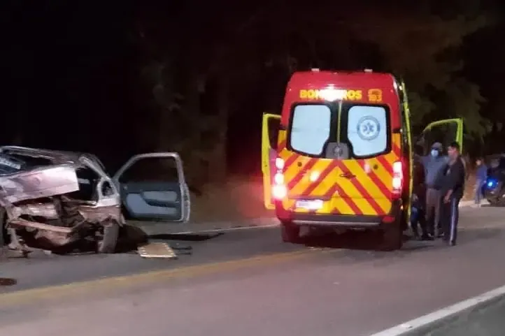 A vítima foi encaminhada em estado grave, com machucados na cabeça, no braço e na perna